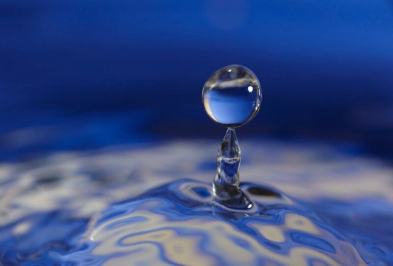 Primer plano de una gota de agua