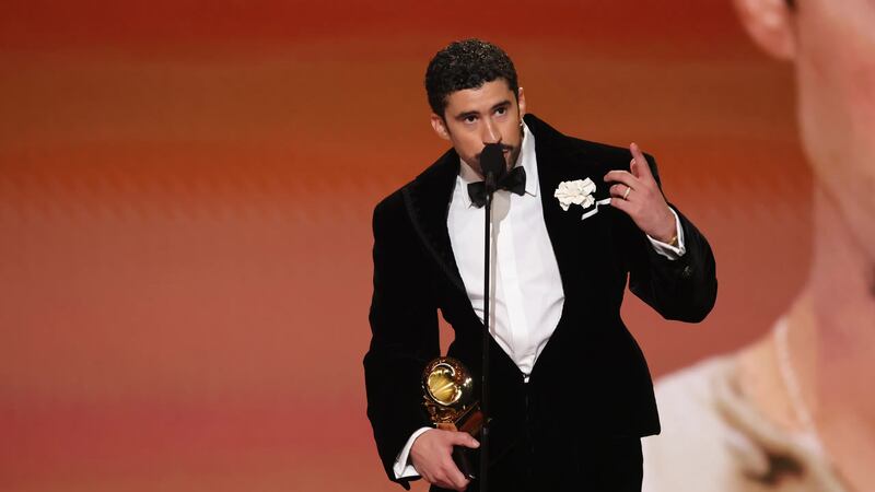 Bad Bunny durante su premiación el los Premios Grammy 2026