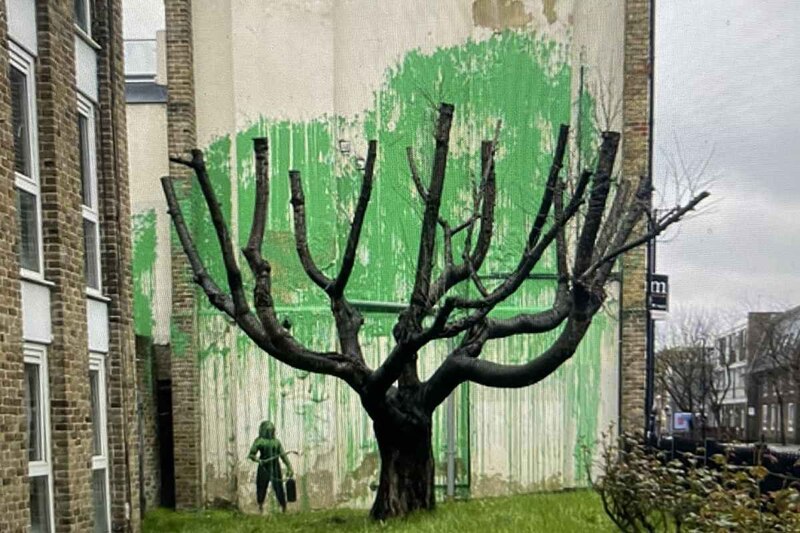Árbol pintado en una pared
