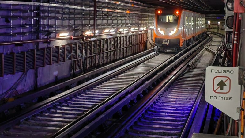 Tren subterráneo en México