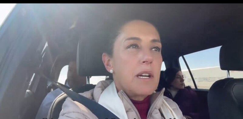 La presidenta de la Comunidad de Madrid, Isabel Díaz Ayuso, se graba conduciendo y cantando 'La puerta de Alcalá'
