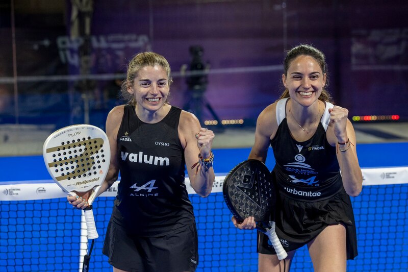 Las campeonas de pádel celebran su victoria