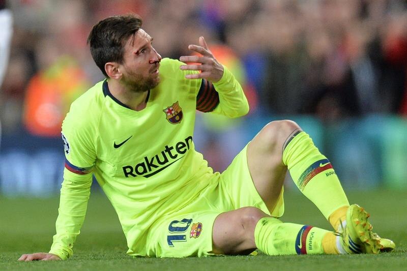 Lionel Messi se lesiona en el partido contra el Liverpool
