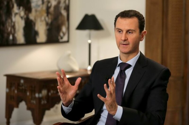 El presidente sirio Bashar al-Assad habla durante una entrevista en Damasco, Siria.