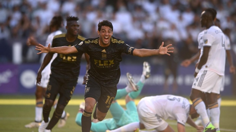 Carlos Vela celebra su gol ante Los Angeles Galaxy