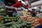 Inflación baja a 4.32 %, pero los precios no ceden
