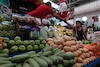 Inflación baja a 4.32 %, pero los precios no ceden