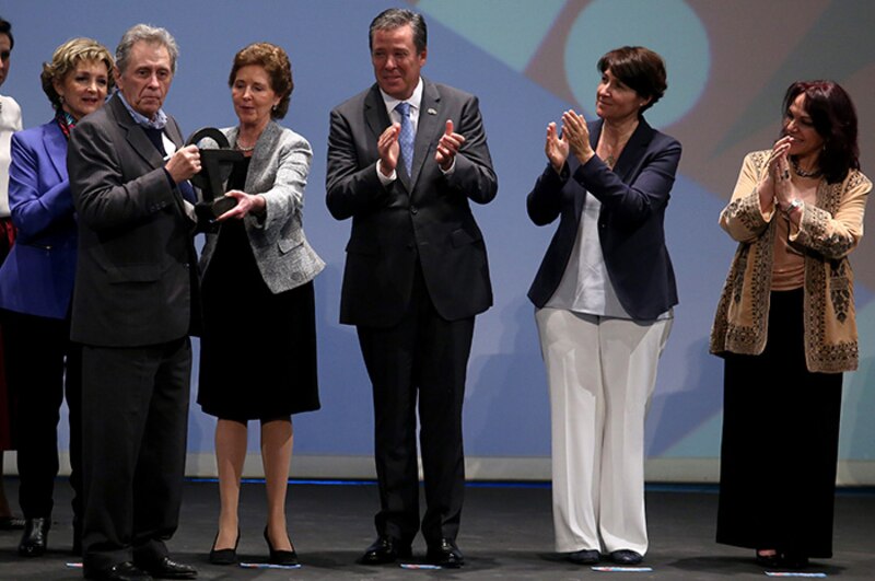 Entrega de premios en una ceremonia