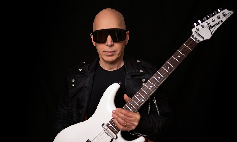 El guitarrista Steve Vai