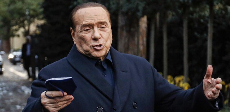 Silvio Berlusconi, el exprimer ministro de Italia, da un discurso.