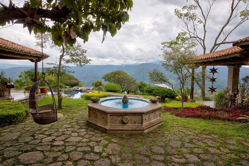 Hermosa casa de campo con piscina y vistas a las montañas
