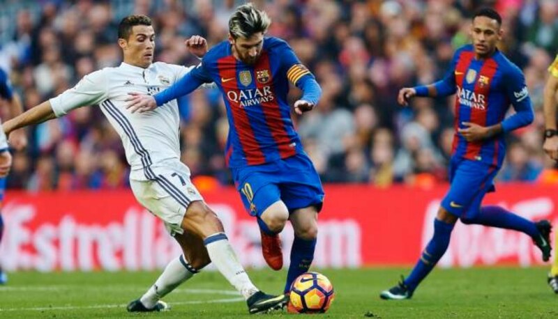 Messi y Ronaldo, dos titanes del fútbol