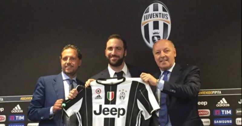 Presentación de Gonzalo Higuaín como nuevo jugador de la Juventus