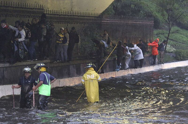 Rescate de personas en inundación