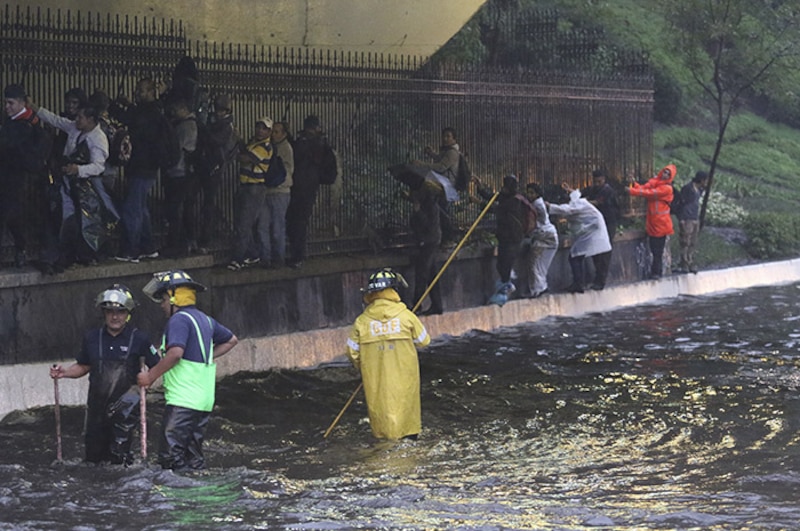 Rescate de personas en inundación