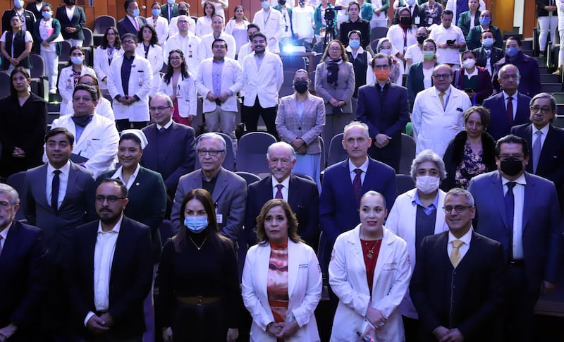 Reunión de médicos en un auditorio