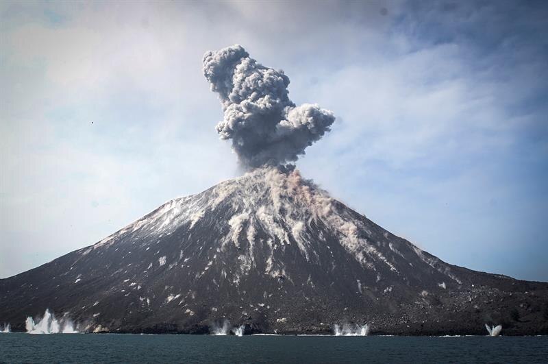 Volcán en erupción