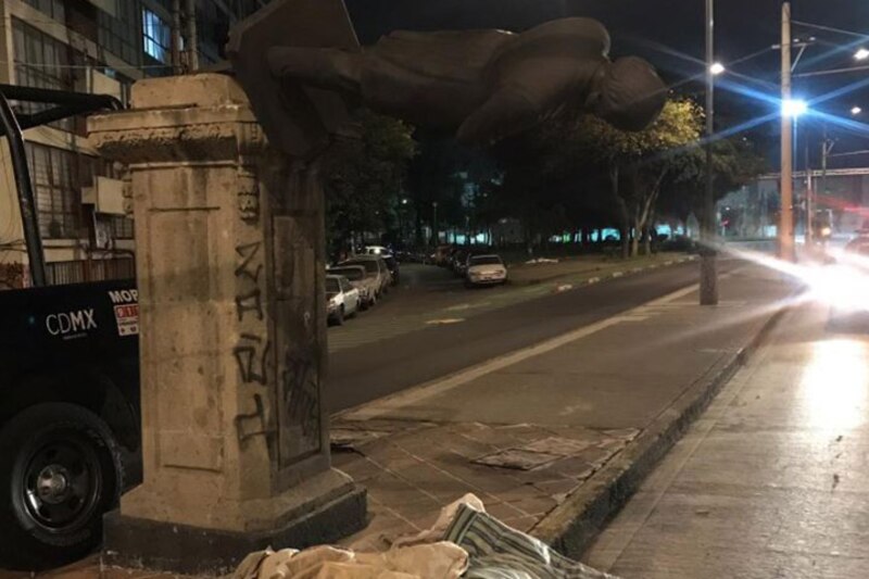 Monumento a Cristóbal Colón vandalizado en la Ciudad de México