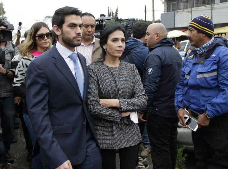 La ex presidenta Cristina Fernández de Kirchner es fotografiada junto a su hijo Máximo Kirchner.