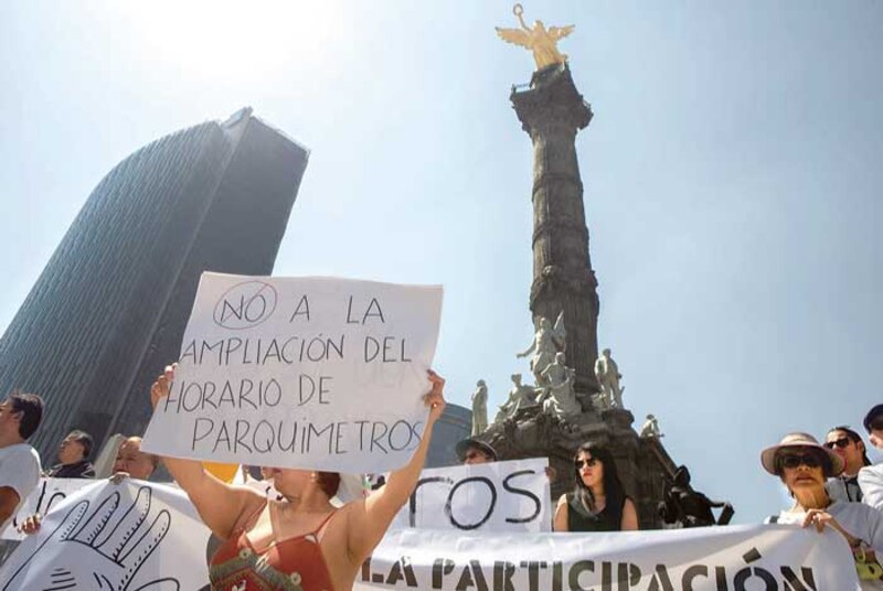 Protesta contra la ampliación del horario de parquímetros en la Ciudad de México