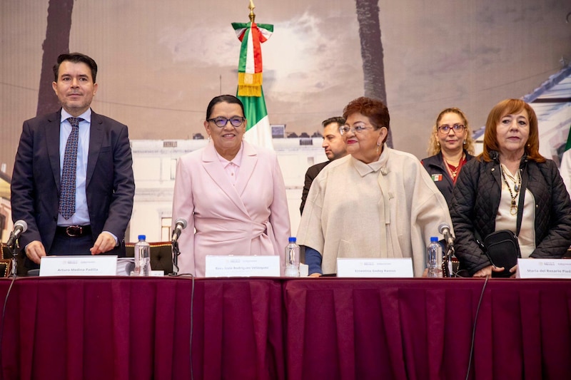 En el antiguo palacio de Cobián, la secretaria Rosa Icela Rodríguez encabezó la presentación del informe de avances de las mesas de diálogo sobre la agenda de desaparición y búsqueda de personas