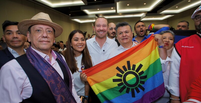 Políticos mexicanos celebran la aprobación del matrimonio igualitario