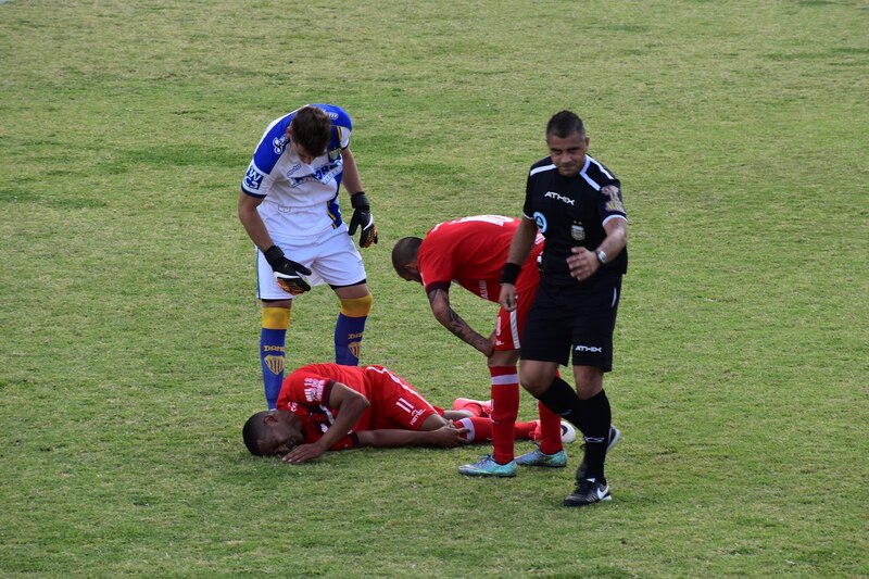 Jugador de fútbol lesionado