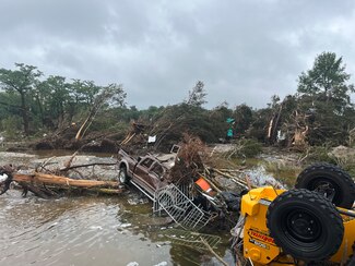 Desesperada búsqueda de una veintena de niñas por las inundaciones en Texas 