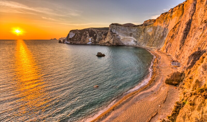 Playa de ensueño al atardecer