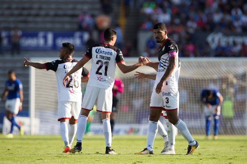 Jugadores de fútbol celebrando un gol