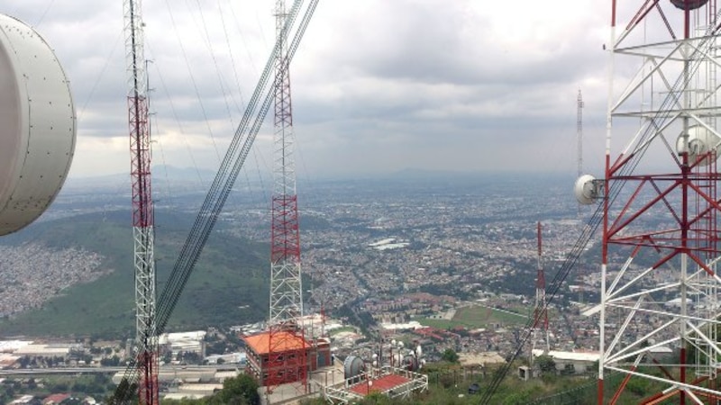 ¡Espectacular vista de la ciudad desde lo alto de la torre de telecomunicaciones!
