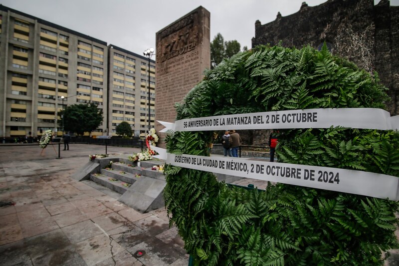 Title: Ofrenda floral en el 56 aniversario de la matanza del 2 de octubre de 1968 en Tlatelolco