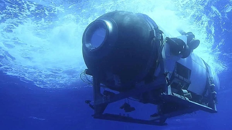 Submarino explorando las profundidades del océano