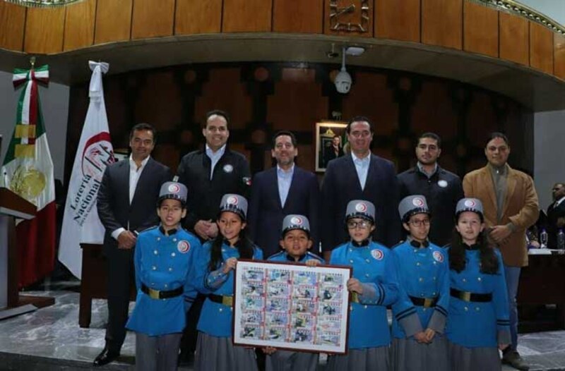 Niños héroes reciben reconocimiento en el Congreso de la Ciudad de México