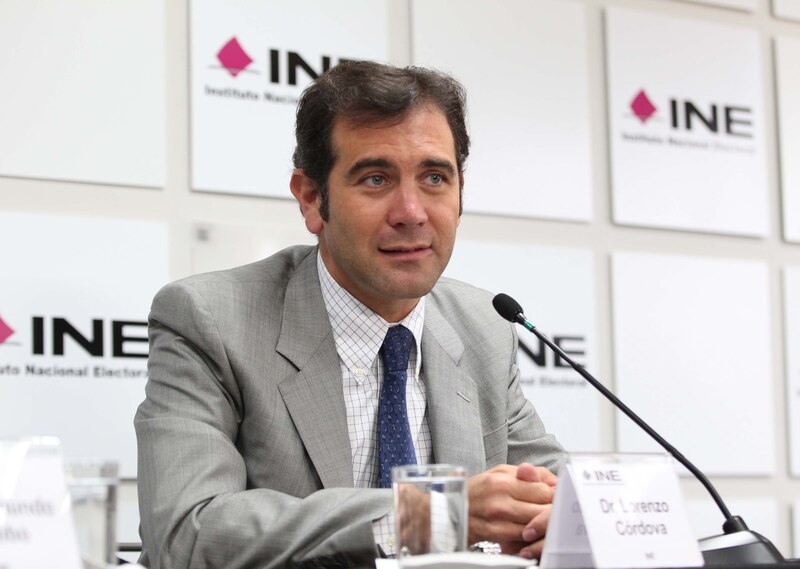 El INE y Lorenzo Córdova.