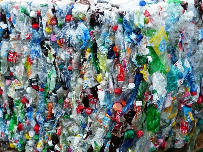 Botellas de plástico recicladas