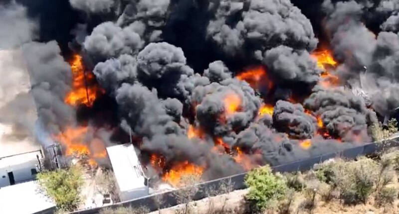 Incendio en una fábrica de colchones en California