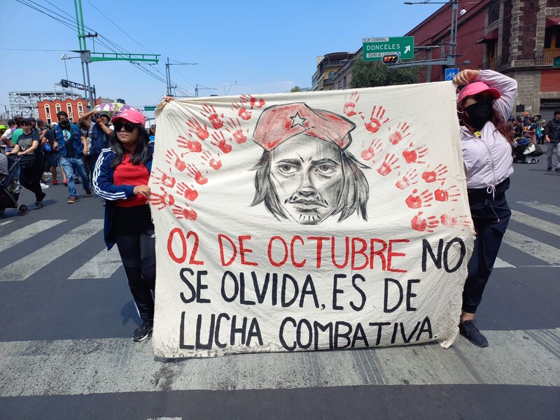 Estudiantes conmemoran el 2 de octubre con marcha en la CDMX