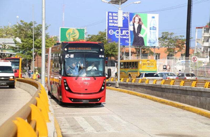 Nuevo autobús urbano en la ciudad