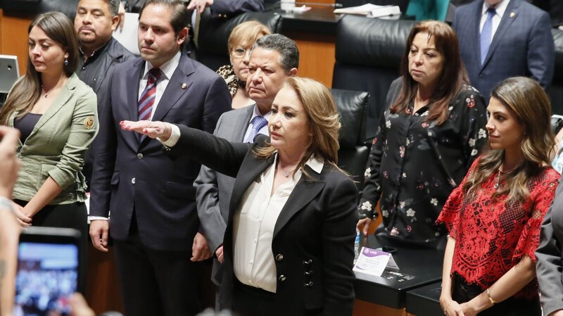 La presidenta de la Cámara de Diputados, Laura Rojas, rinde protesta ante el pleno.