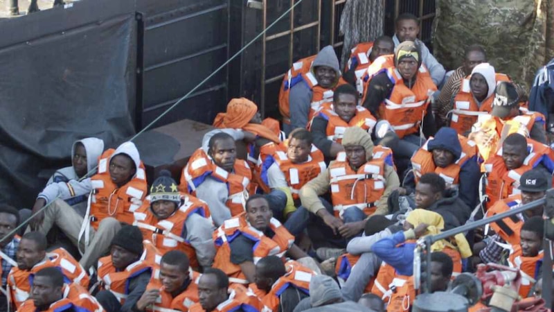 Inmigrantes africanos rescatados en el mar