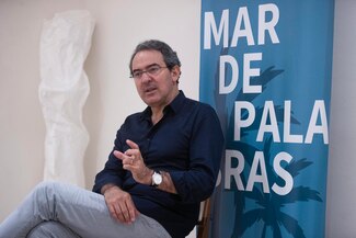 Juan Gabriel Vásquez: La literatura es una especie de rebeldía, no cambia el mundo pero sí conciencias  