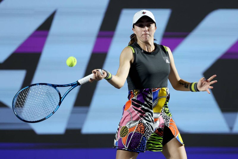 La tenista española Paula Badosa en acción durante el torneo de Adelaida