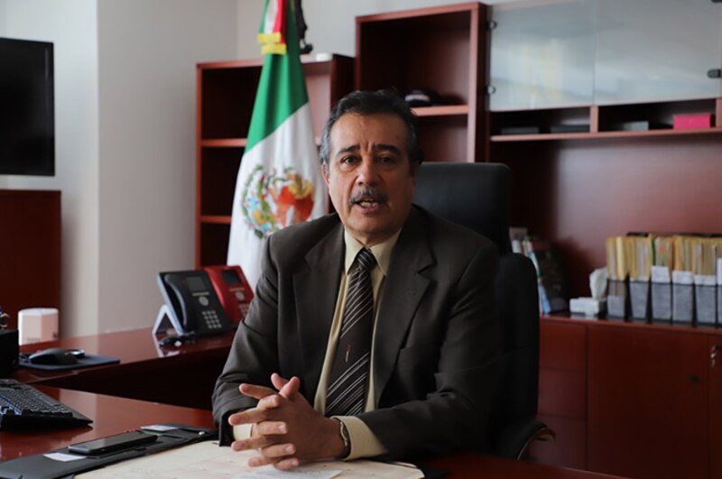 El Dr. José Narro Robles, Rector de la UNAM, durante una entrevista en su oficina.