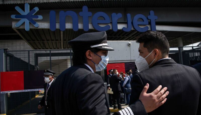 Pilotos de Interjet se manifiestan en el AICM