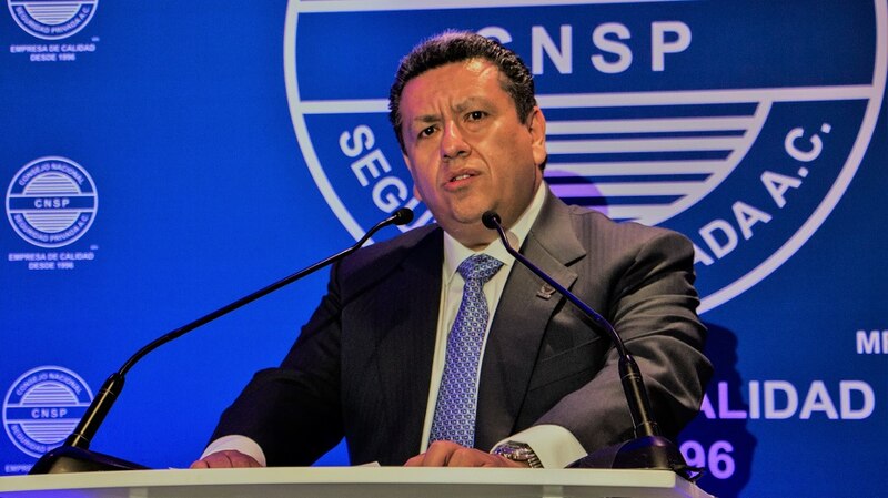 El presidente de la CNSP, Armando Zúñiga Salinas, habla en un evento.