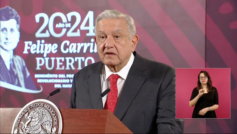 El presidente Andrés Manuel López Obrador habla durante una conferencia de prensa en Palacio Nacional.