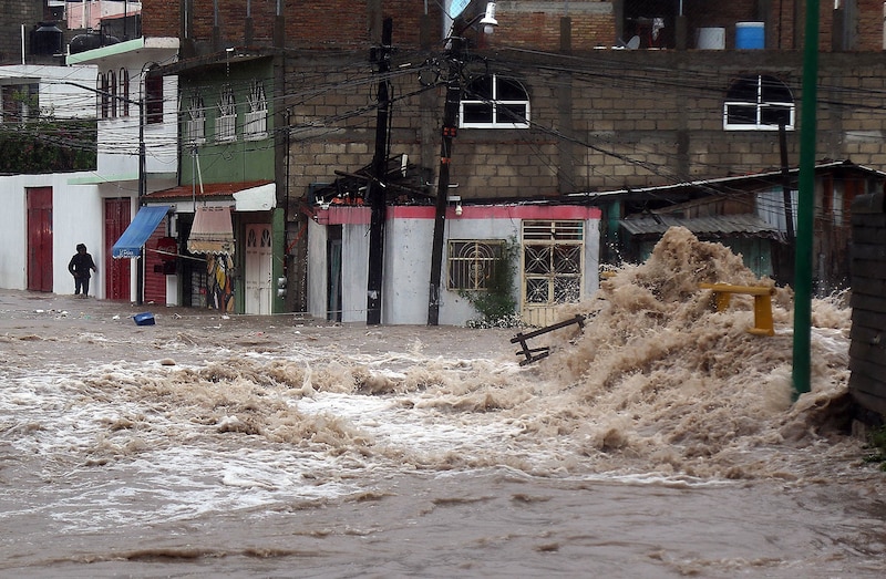 Inundación en una calle de una ciudad