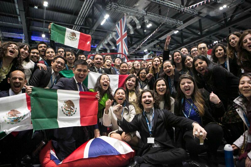 Jóvenes de todo el mundo se reúnen en Londres para celebrar la diversidad