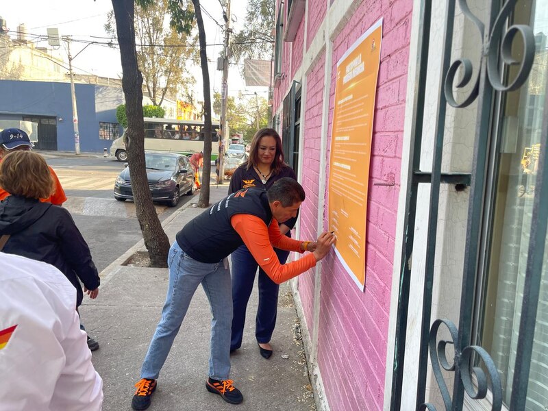 Candidata a diputada firma muro de compromisos con la comunidad